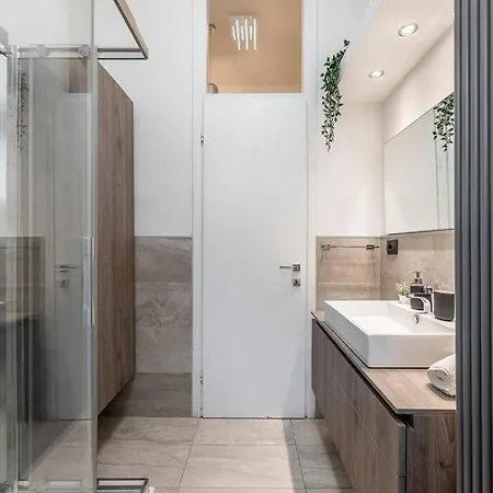 Carrobbio's Nest - Elegant With Wifi And Netflix Apartmán